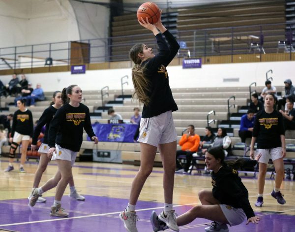 Chase Vermillion jumps to finish a layup in warmups before the Hardin-Park match up 