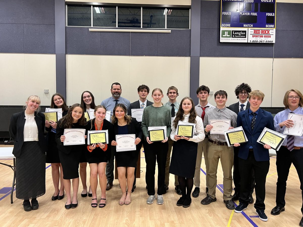 From left: Laine Peterson, Palen Sexton, Neve Connelly, Anna Lende, Emma Malloy, Reid Lende, Naomi Maurer, Carson Bekedam, Ellie Slatter, Carson Dailey, Lily Minnick, Ben Vermillion, Jasper Mahoney, Logan Hawthorne, Alex Freund, and Augie Stern.